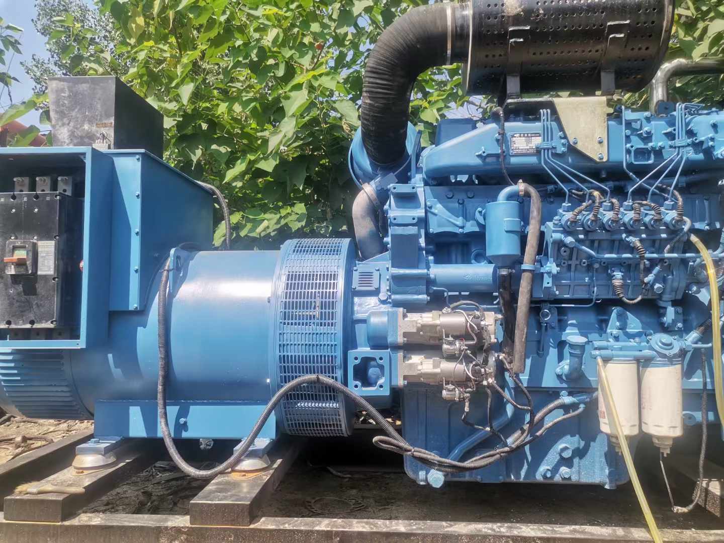 云城详细说明降低 800kW 柴油发电机输出电流波动的方法
