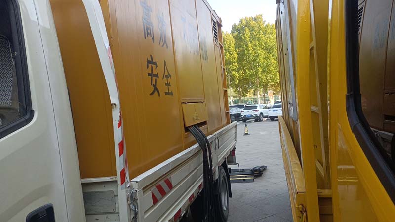 云城如何判断柴油发电机组和UPS电源的切换时间是否符合要求？